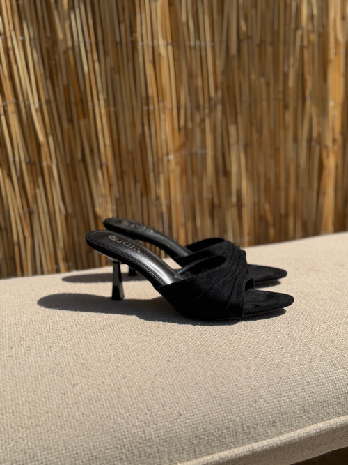 MULES LEANE