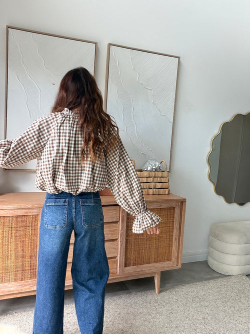 Blouse à carreaux marron col V lien à nouer – TINA – photo 4