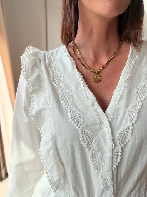 Blouse blanche brodée col V à volants manches longues – AUDE – photo 2