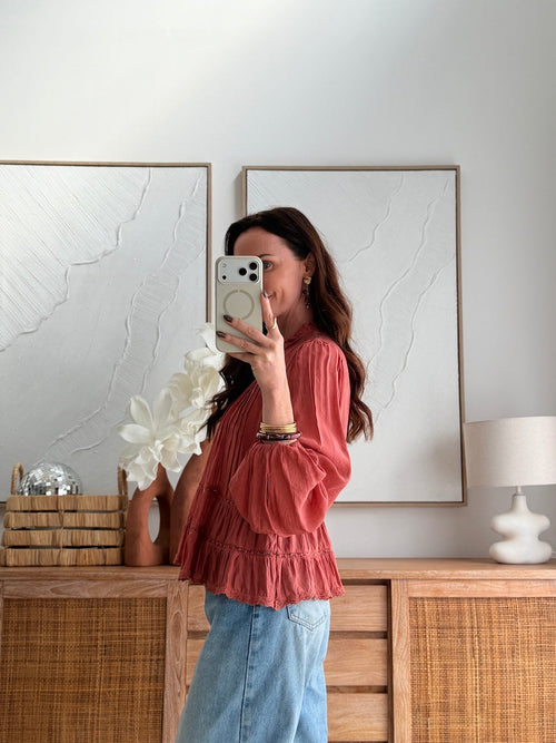 Blouse terracotta col V boutonnée plissée – VALERIE – photo 2