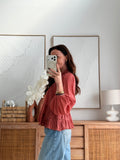 Blouse terracotta col V boutonnée plissée – VALERIE – photo 2