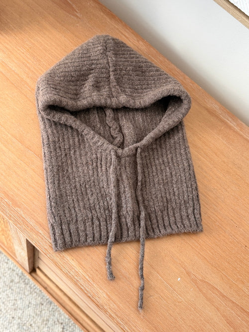 Cagoule femme en maille côtelée taupe lien de serrage – EMELINE – photo 3
