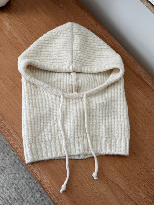 Cagoule femme en maille écrue lien de serrage – EMELINE – photo 3