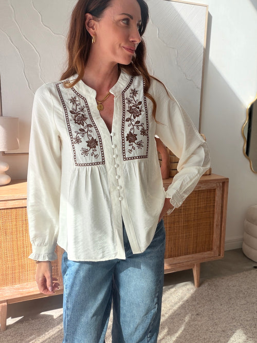 Chemise blanche brodée marron manches longues bohème – ELLIE – photo 1