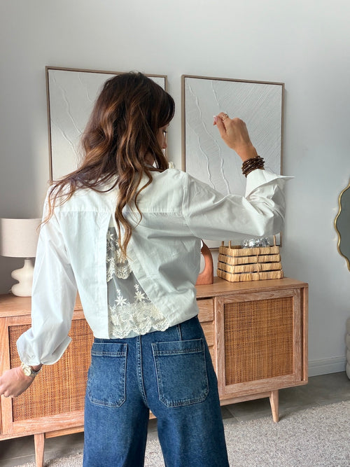 Chemise blanche empiècement dentelle dans le dos – SOPHIA – photo 3