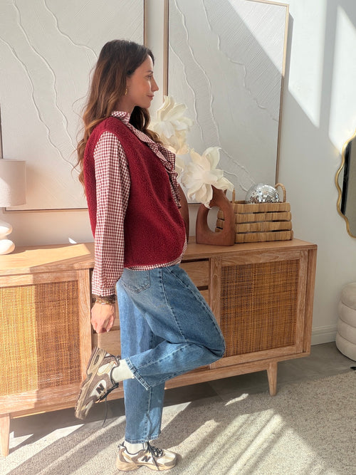 Gilet sans manches bordeaux effet bouclette col rond – NAYOU – photo 2