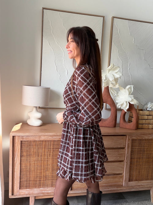 Robe courte à carreaux marron et bleu ciel décolleté croisé – ALICIA – photo 4