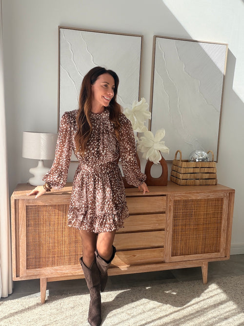 Robe courte imprimé biche marron beige dos ouvert – ANITA – photo 4