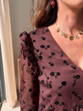 Robe courte marron à fleurs noires col V manches longues – MARIANA – photo 2