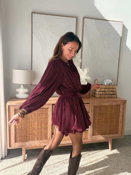 Robe courte prune col V taille marquée manches bouffantes – YANIS – photo 3