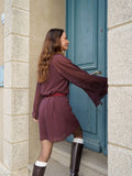 Robe courte en voile marron décolleté à volants – ALYA – photo 4