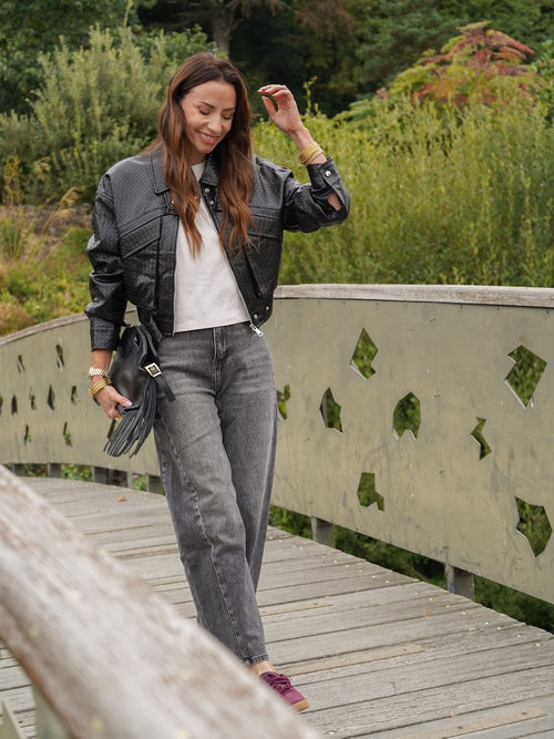 Veste courte effet tressé noire zippée – COLINE – photo 4