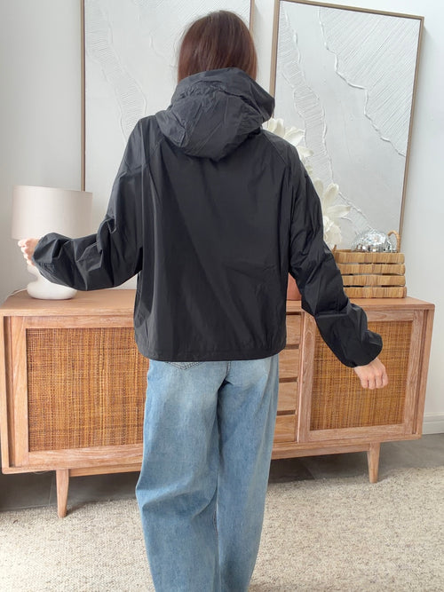Veste courte noire à capuche doublure à carreaux – AMARA – photo 6
