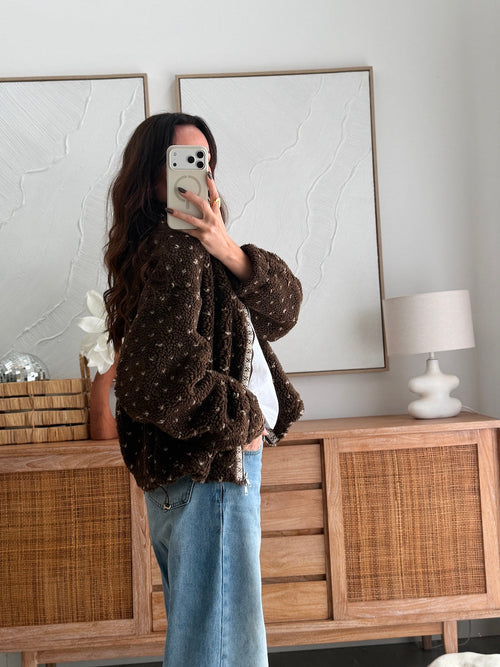 Veste polaire chocolat zippée à petits motifs – STACY – photo 3